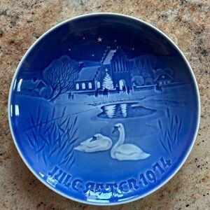 Bing & Grondahl “Christmas in the Village”. 1974 Copenhagen porcelain Denmark.